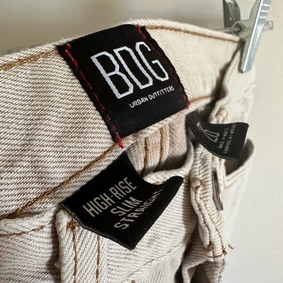 Urban Outfitters Distressed Beige BDG High-Waisted Slim Straight Jeans Size 26 - Picture 10 of 13